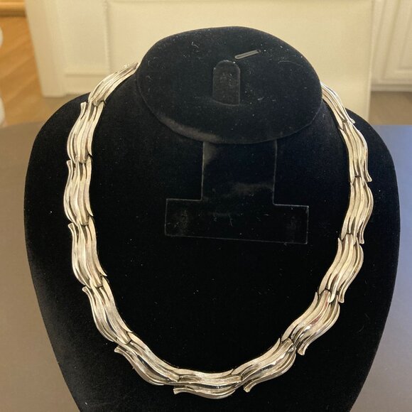 Vintage Trifari Silver Tone Collar Necklace Long Thread Statement in Great Shape - Picture 4 of 8